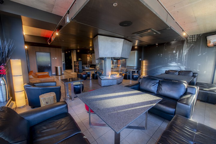 Entrance & Lobby