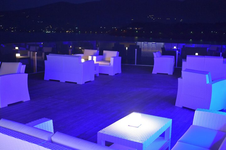 Lounge 58 of 79
