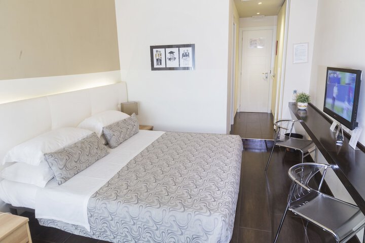 Room 9 of 33
