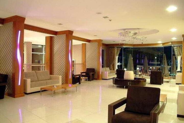 Entrance & Lobby