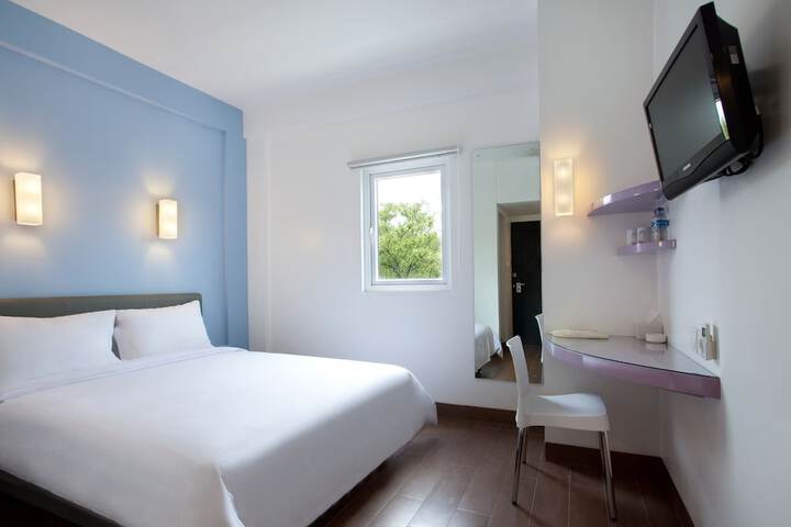 Room 5 of 28