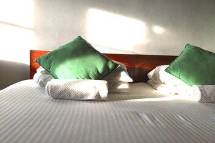 Room 5 of 8