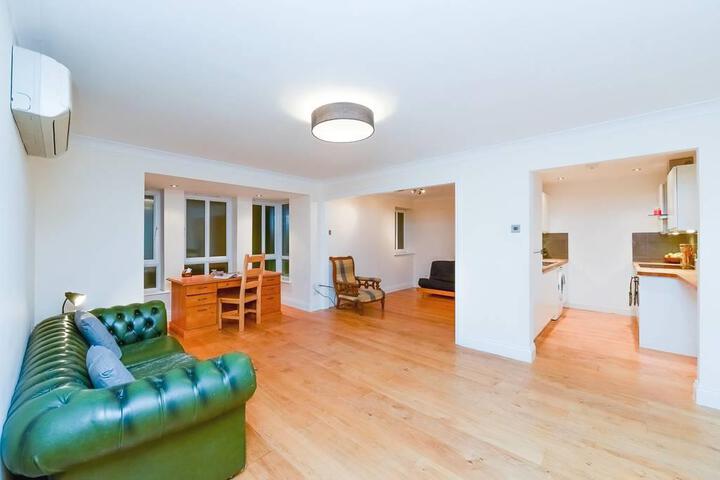Spacious Flat Located Close to Central London