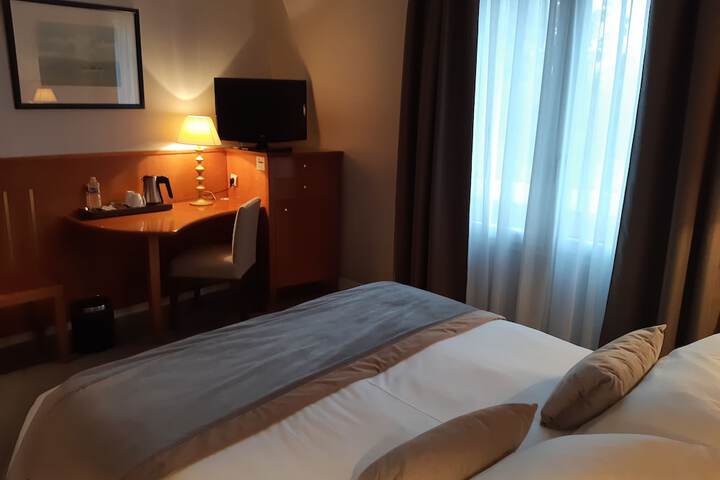 Room 8 of 38