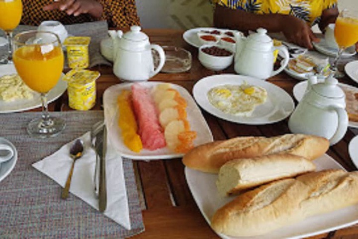 Breakfast/Coffee Service 22 of 32