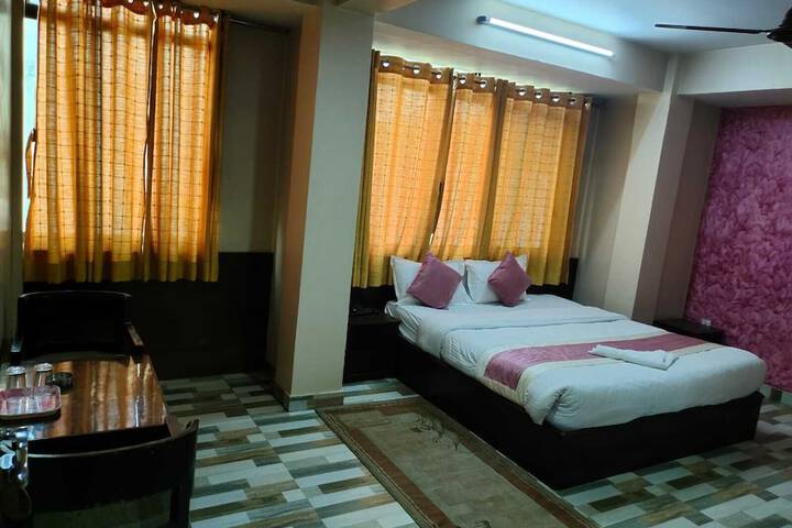 Room 5 of 13