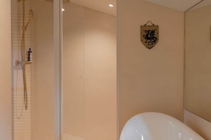 Room 19 of 73