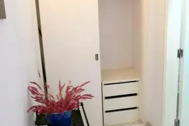 Room 2 of 14