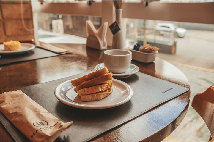 Breakfast/Coffee Service 26 of 46