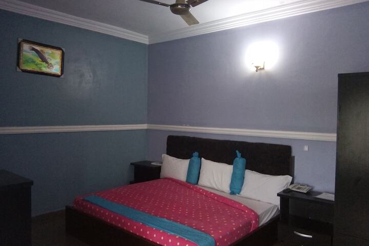 Room 18 of 30