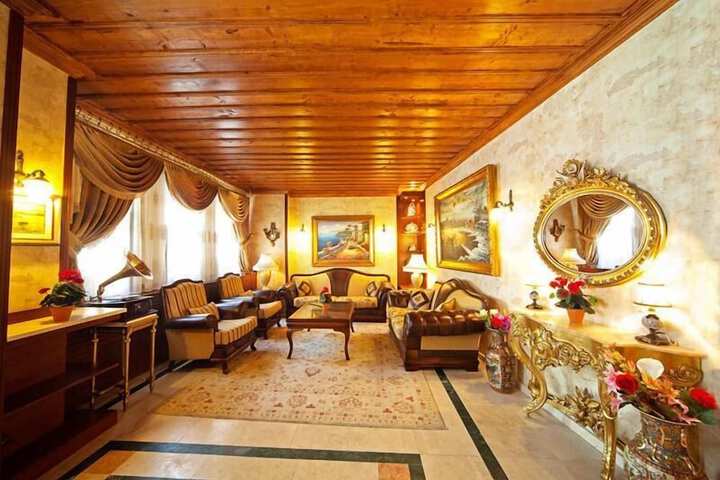 Guest Lobby