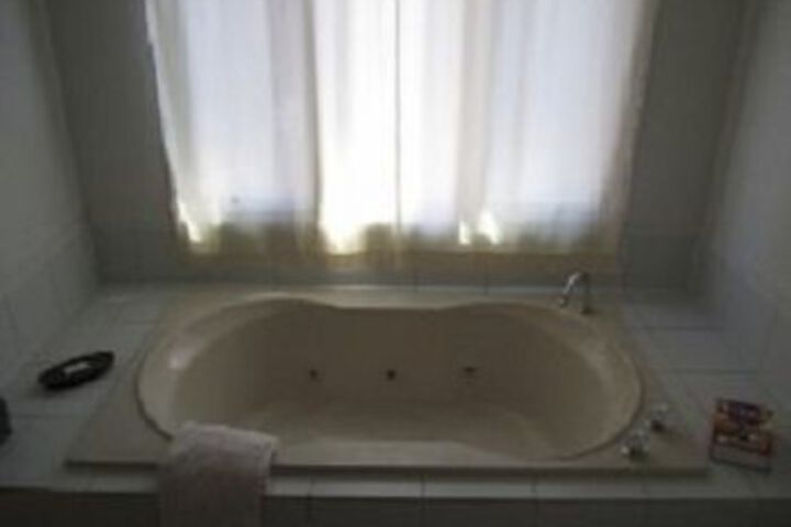 Hot Tub 9 of 9