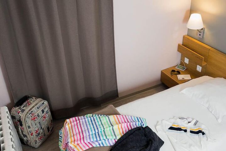 Room 13 of 38