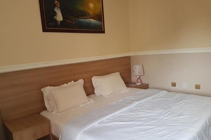 Room 6 of 19