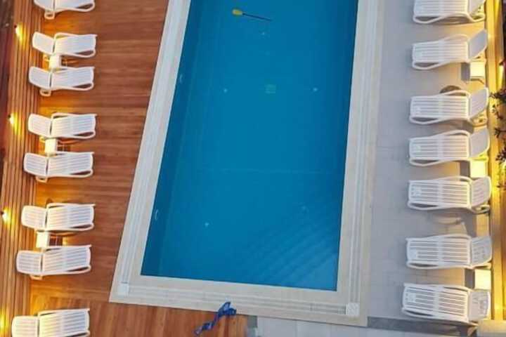 Pool 24 of 33