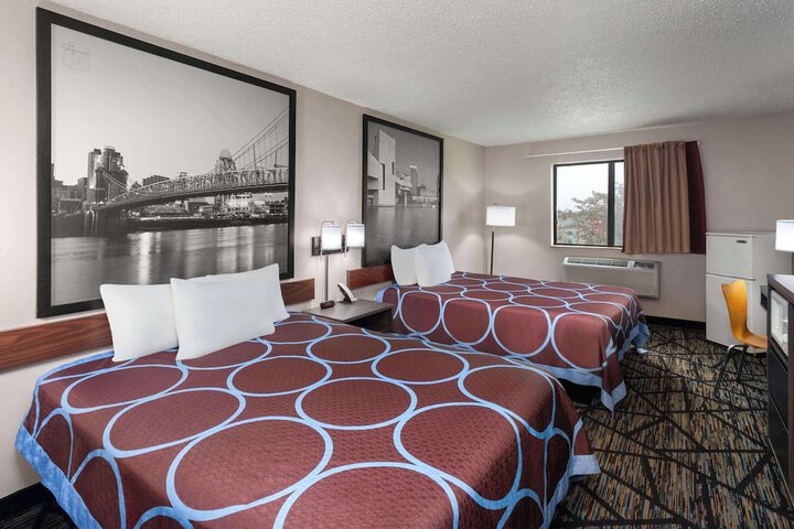 1 Queen Bed (5 of 17)