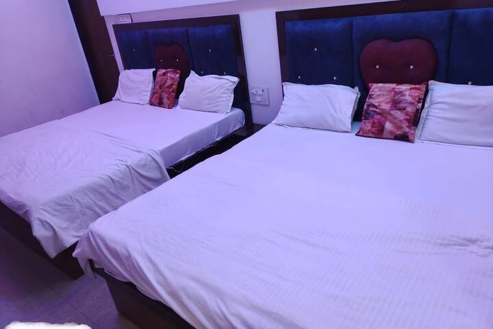 Room 9 of 19