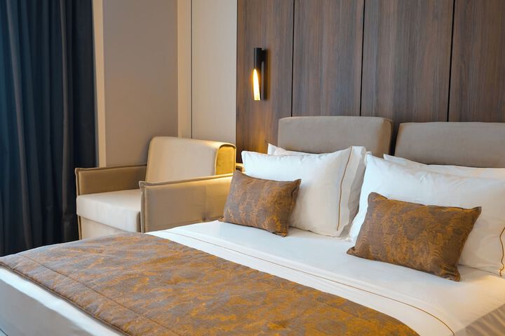 Room 15 of 60