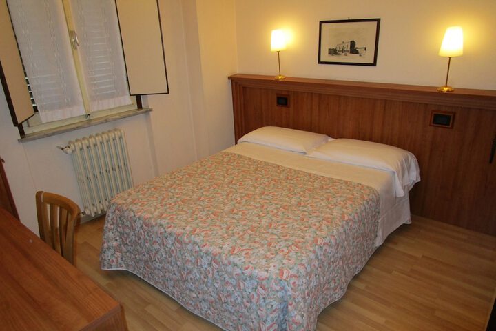 Room 6 of 36
