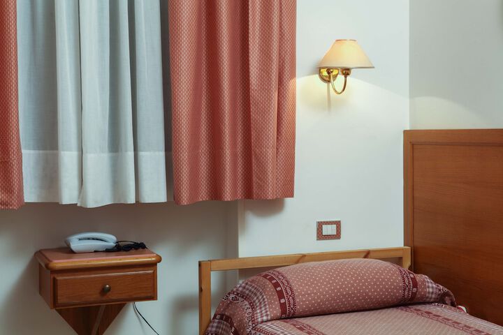 Room 3 of 33