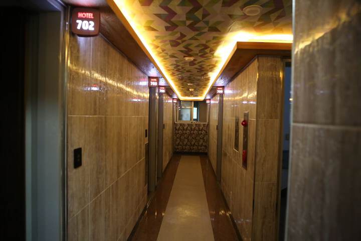 Ballroom/Hall 23 of 24