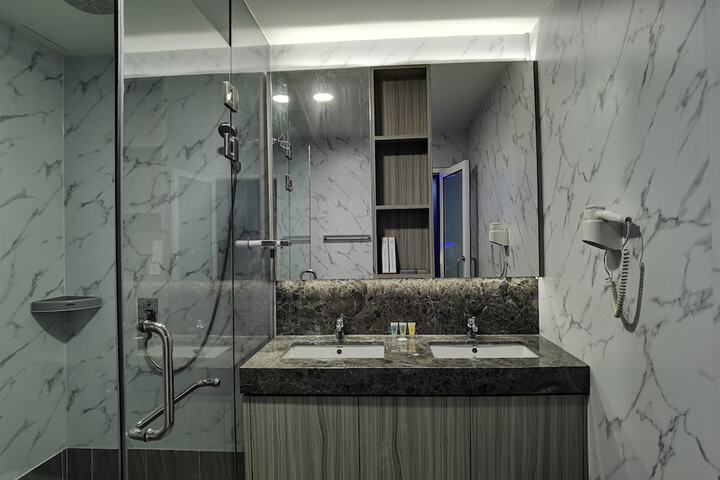 Room 43 of 60