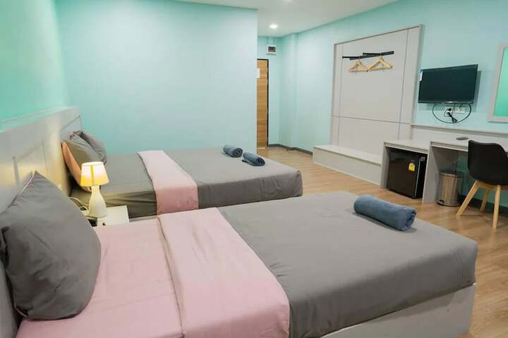 Room 13 of 23