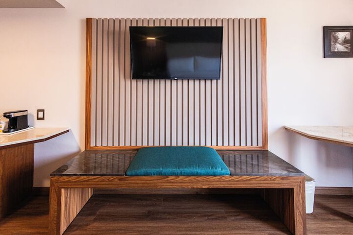 Room 27 of 86