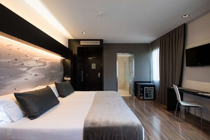 Room 26 of 92