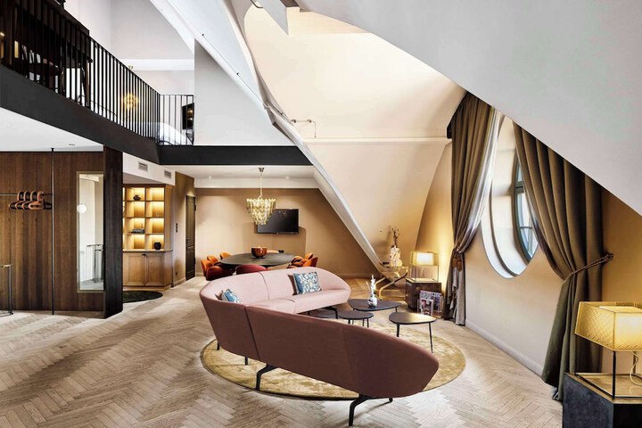 Room 40 of 142