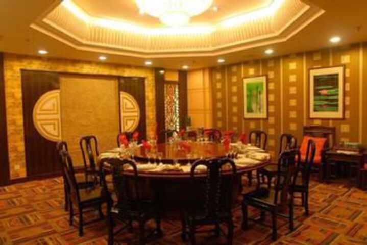 Dining 54 of 57