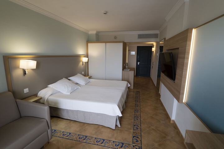 Room 12 of 37