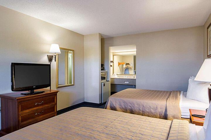 2 Double Beds (9 of 9)