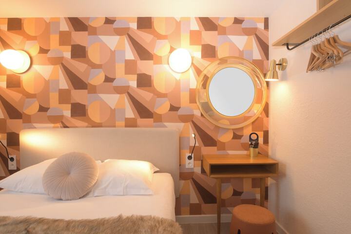 Room 42 of 102