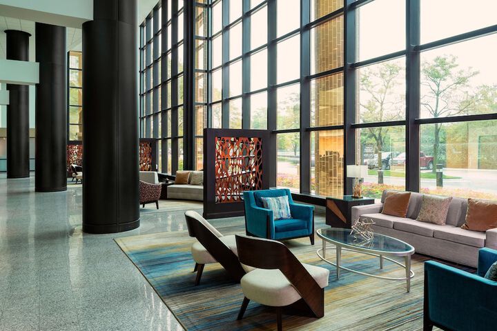 Lobby lounge
