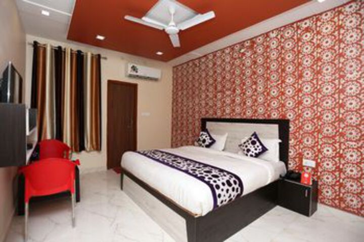 Room 11 of 24
