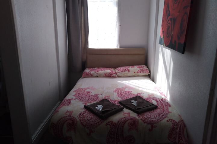 Room 11 of 37