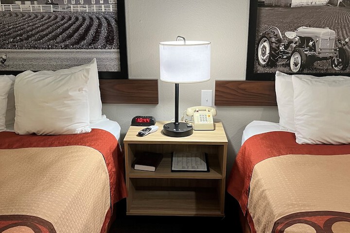 2 Double Beds (9 of 10)