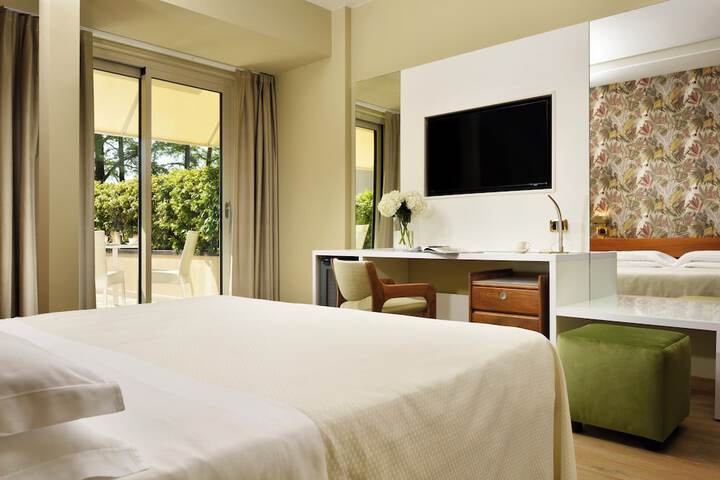 Room 4 of 49
