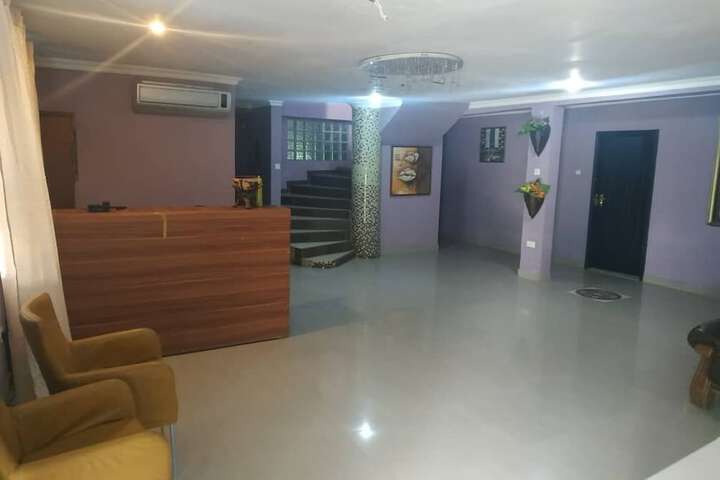 APPLE ROYAL LODGE