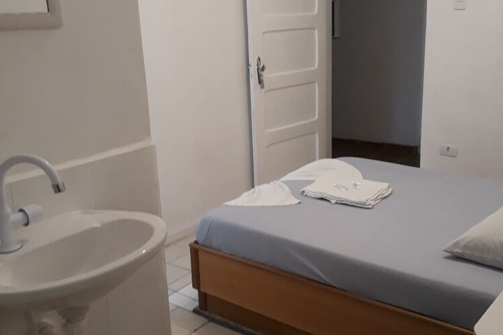Room 10 of 16