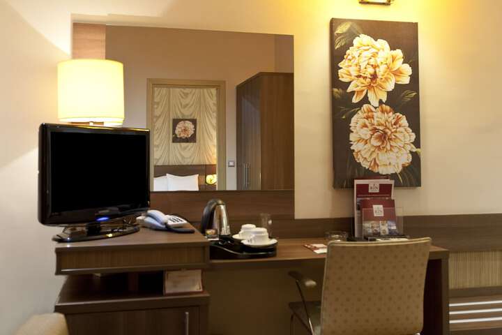 Room 19 of 35