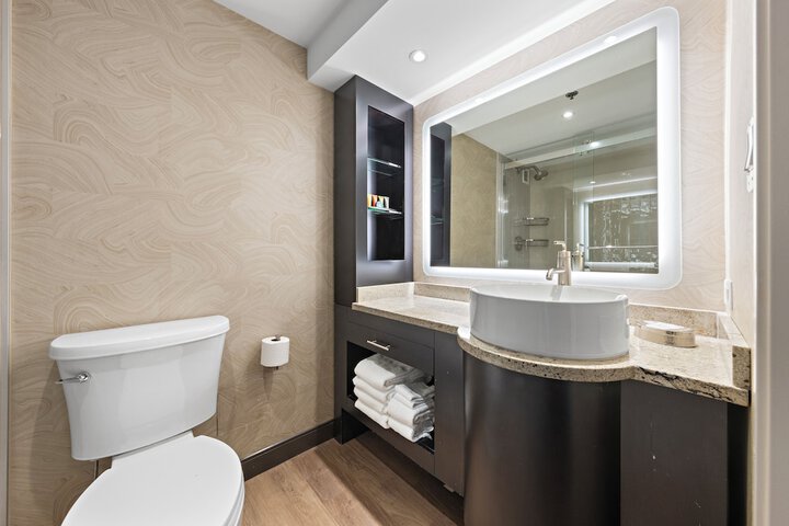 Luxury King Bed (18 of 21)