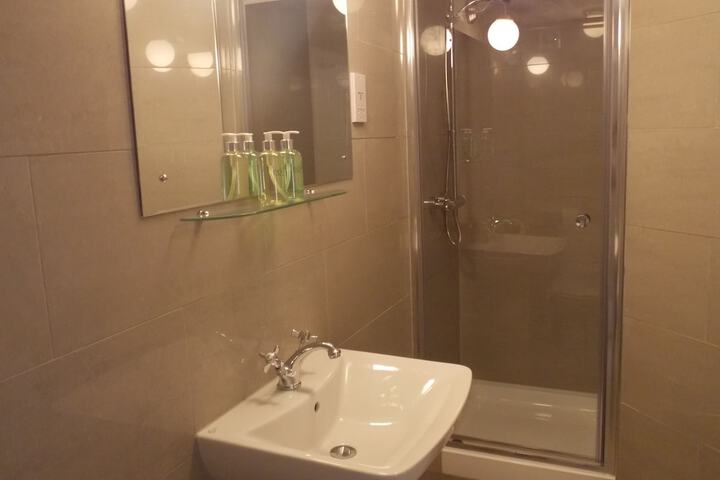 Room 22 of 37