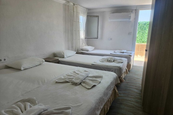Room 16 of 28