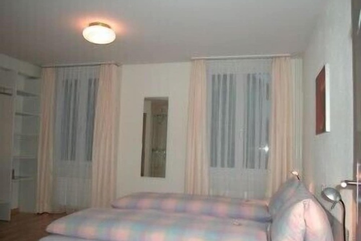Room 7 of 42