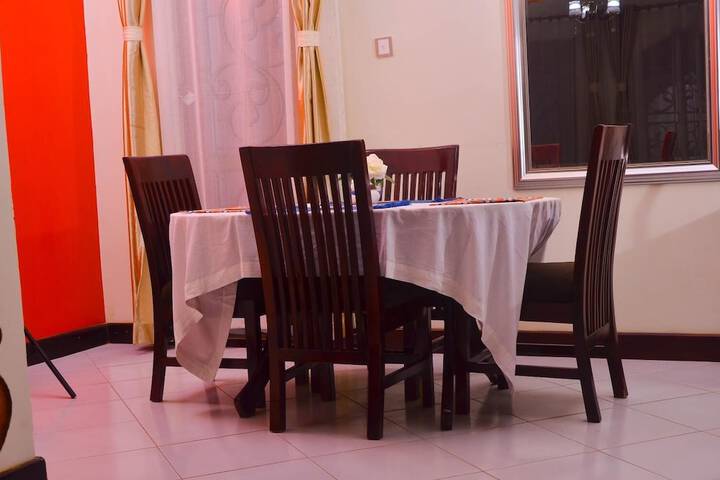 Dining 39 of 51