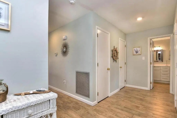 Room 4 of 19