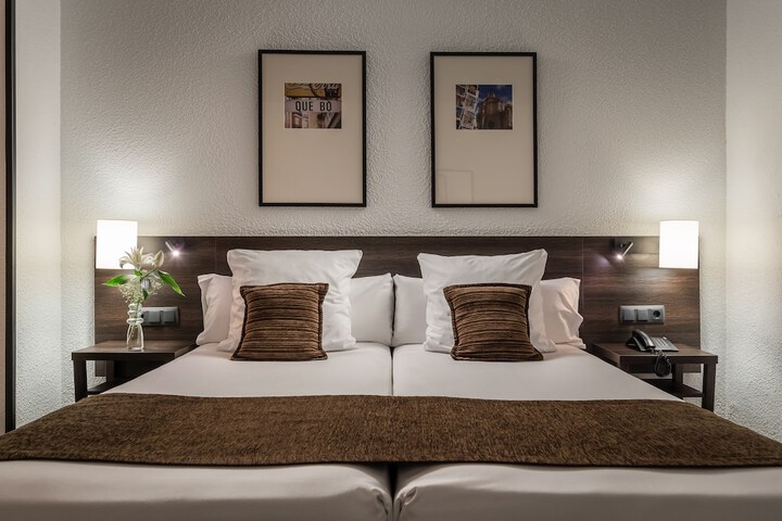 Room 10 of 42