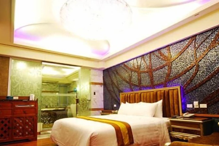 Room 15 of 23